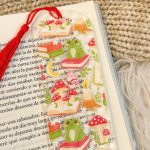 Marcador Acrílico con Borla |Cozy Ranita| - Imagen 2