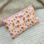 Estuche Simple |Perro Salchicha & Flores|